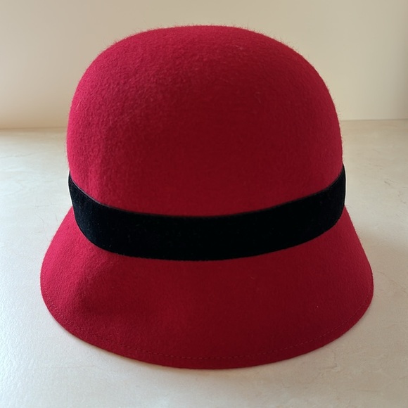 Gymboree Girl’s Red Wool Bucket Hat with Black Velvet Bow – Holiday Style 2T-3T - Picture 2 of 6